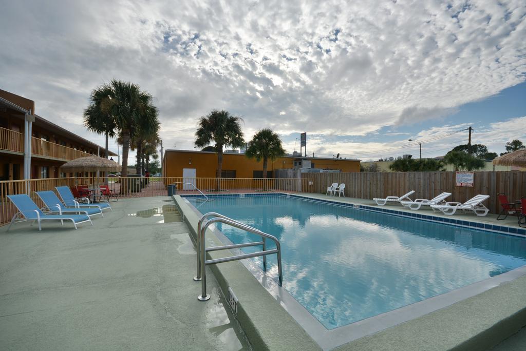Country Hearth Inn- Kissimmee Bagian luar foto