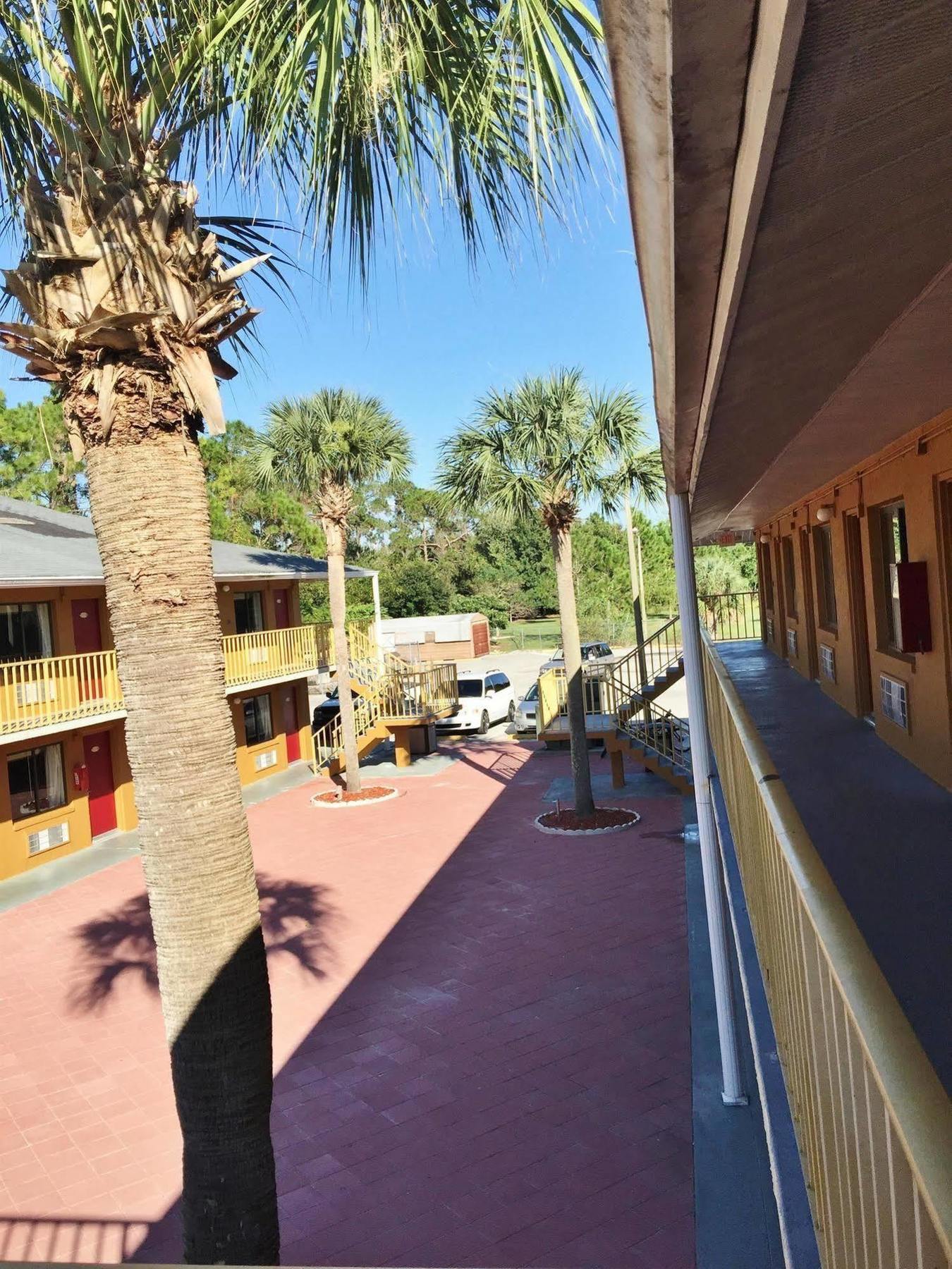 Country Hearth Inn- Kissimmee Bagian luar foto