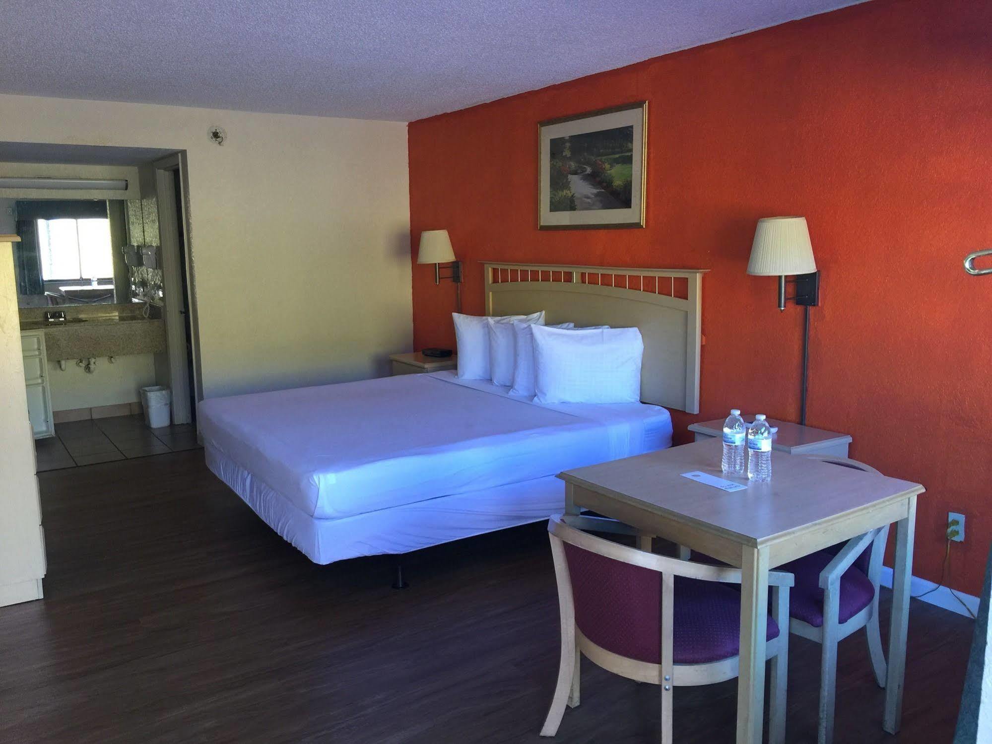 Country Hearth Inn- Kissimmee Bagian luar foto
