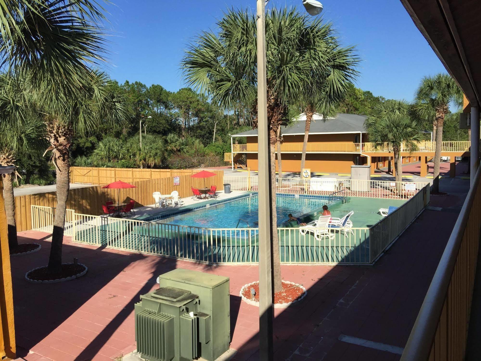 Country Hearth Inn- Kissimmee Bagian luar foto