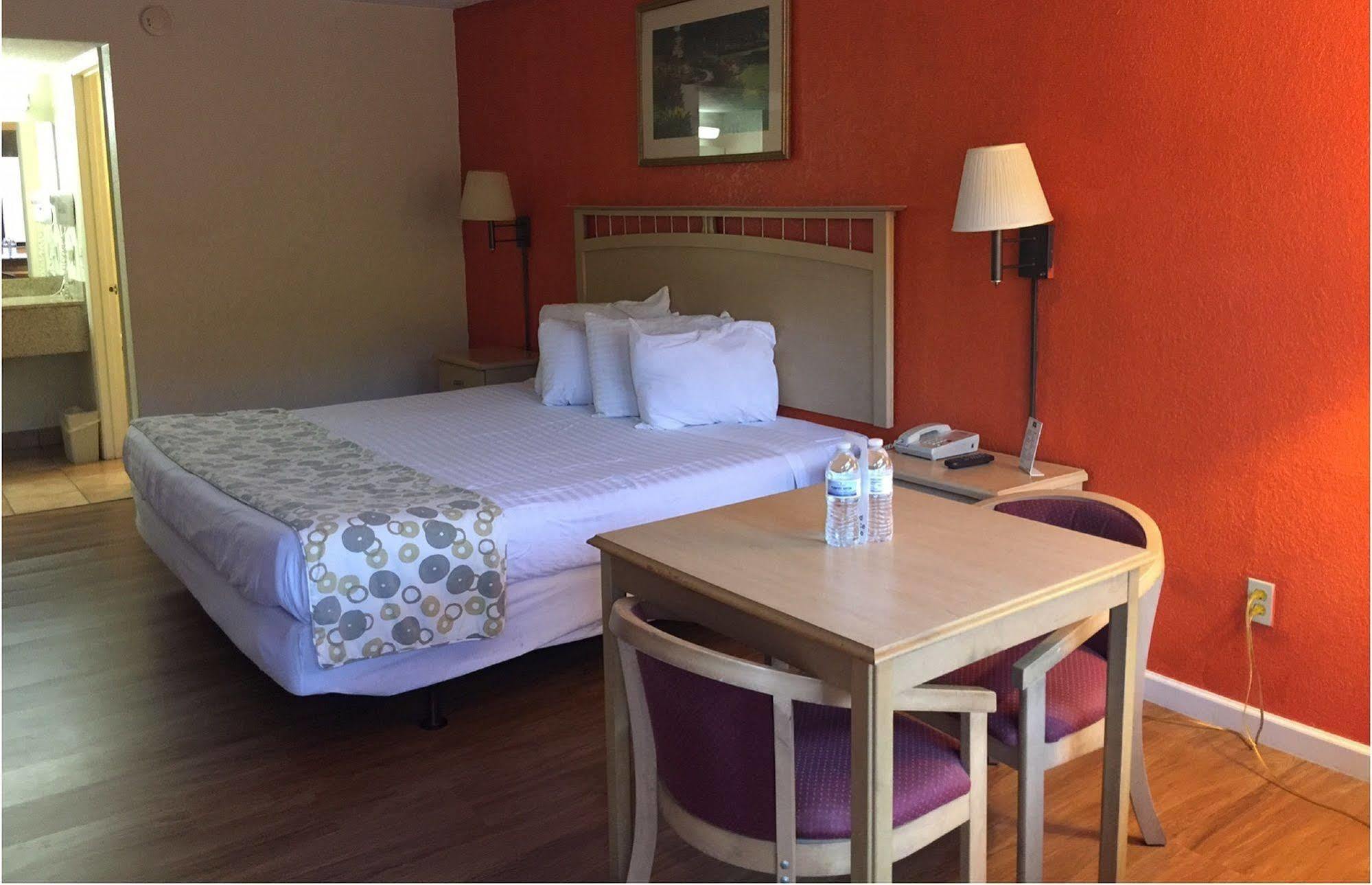 Country Hearth Inn- Kissimmee Bagian luar foto
