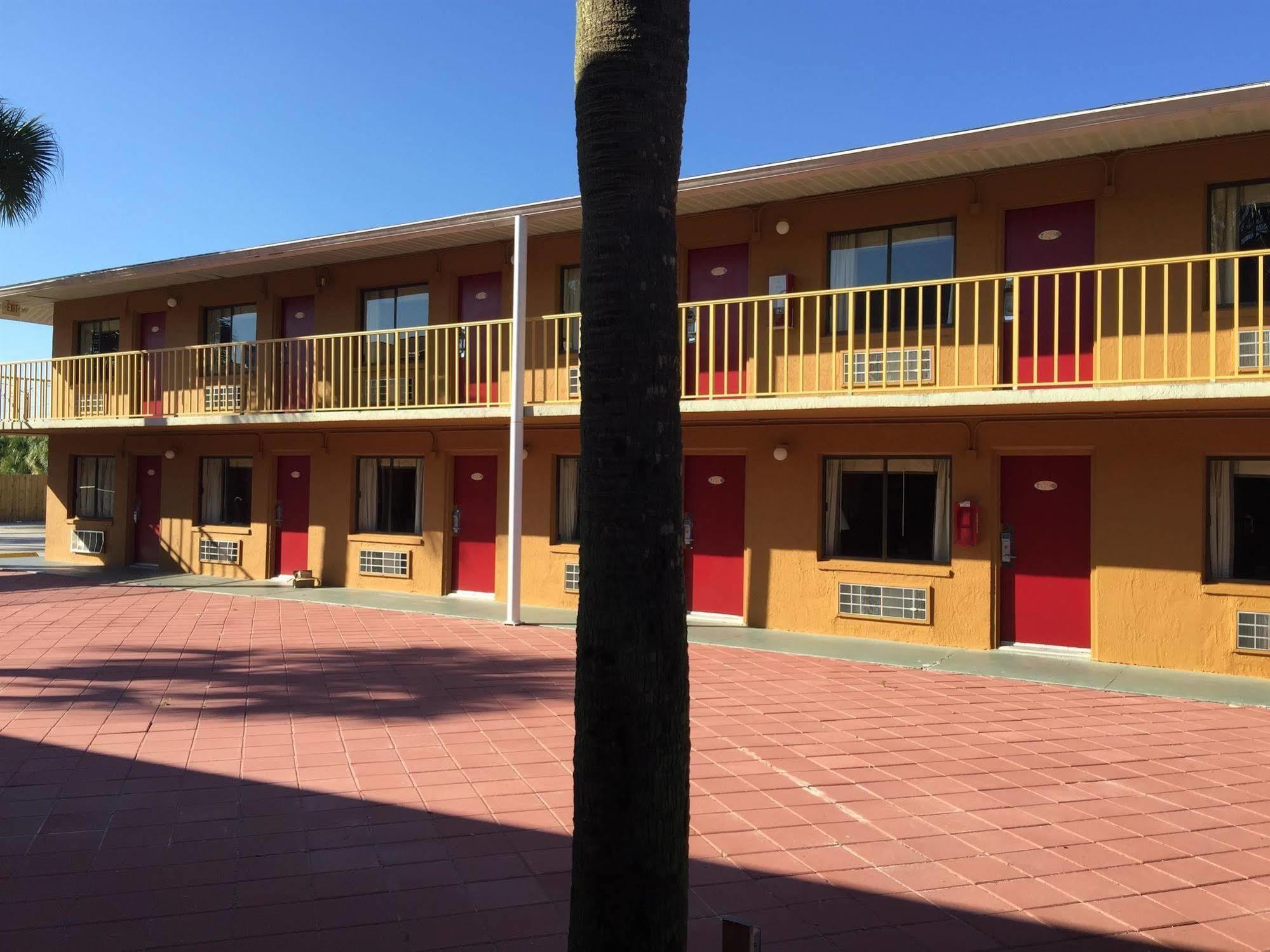 Country Hearth Inn- Kissimmee Bagian luar foto