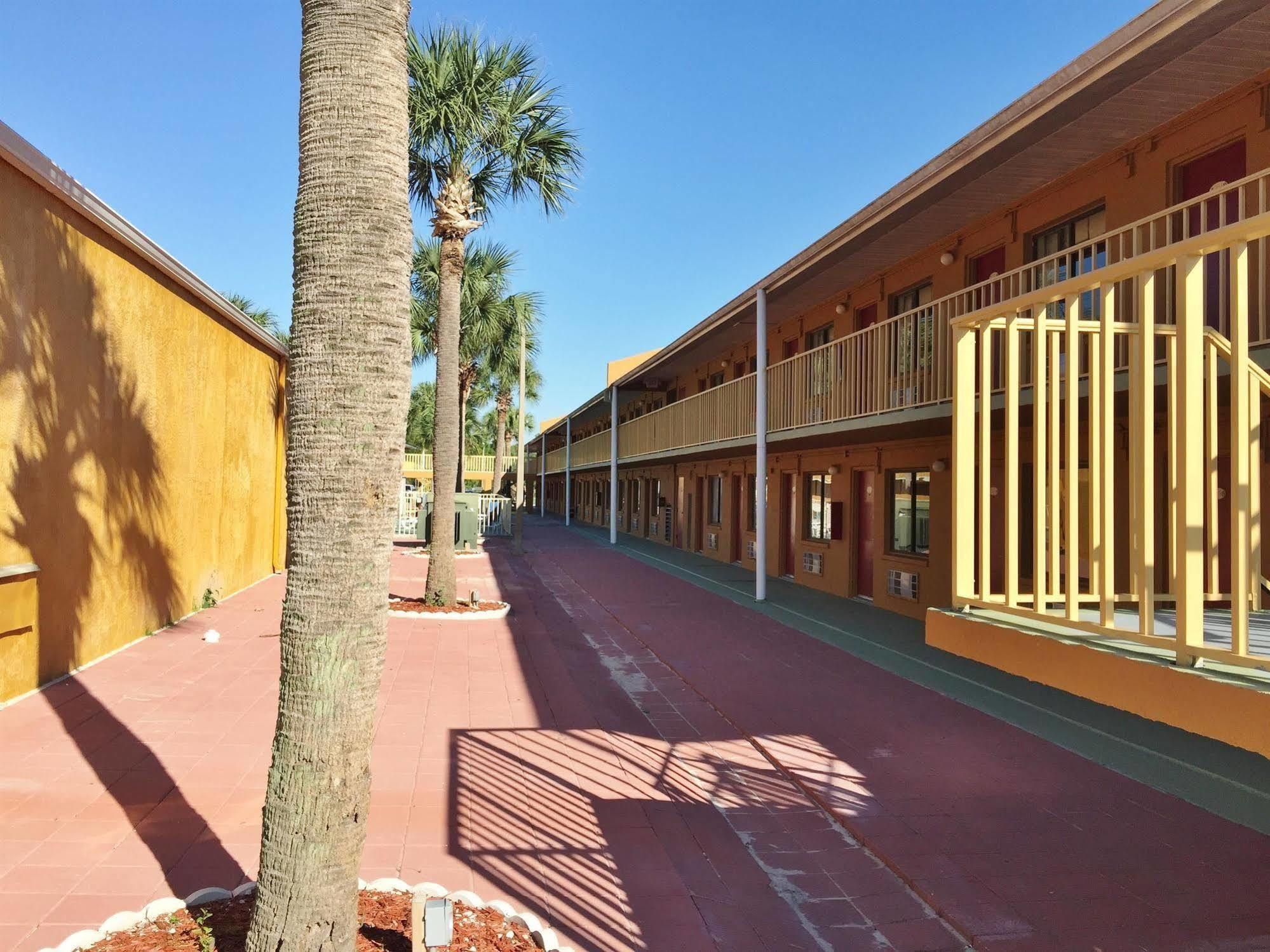 Country Hearth Inn- Kissimmee Bagian luar foto