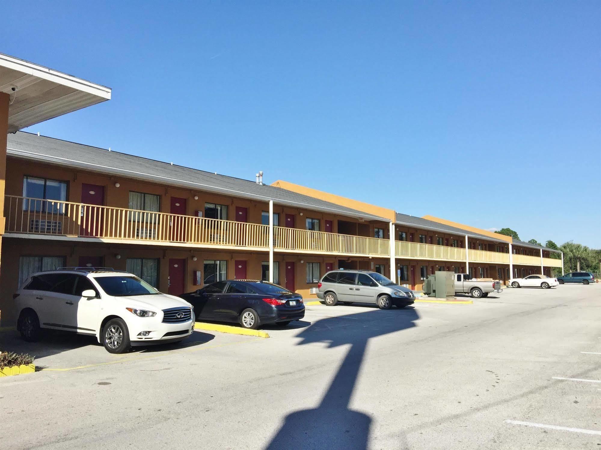 Country Hearth Inn- Kissimmee Bagian luar foto