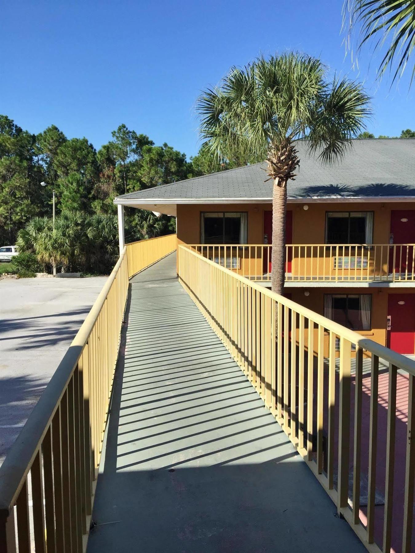 Country Hearth Inn- Kissimmee Bagian luar foto
