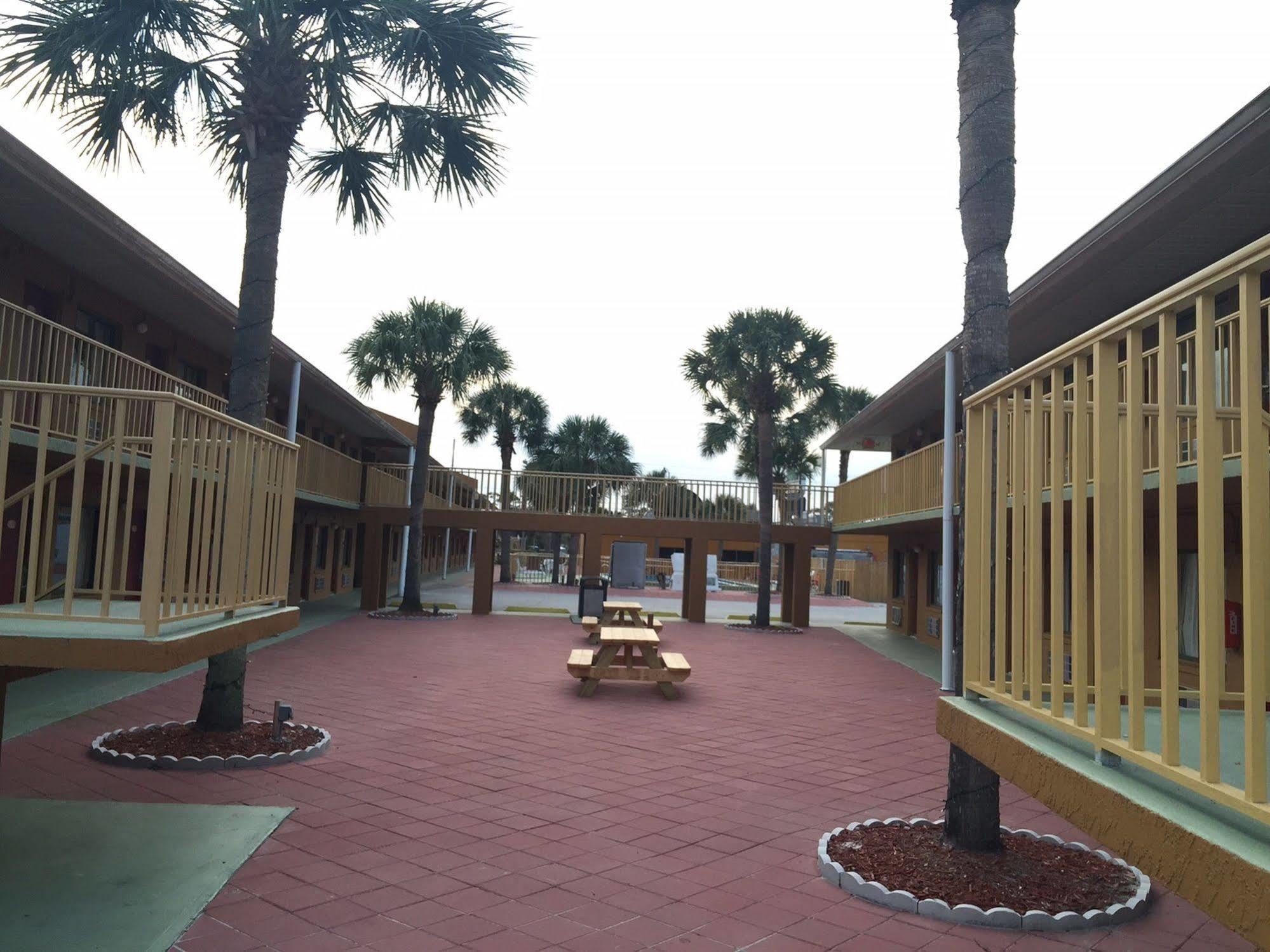 Country Hearth Inn- Kissimmee Bagian luar foto